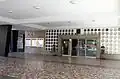 Vstup do objektu pod plochou sálu