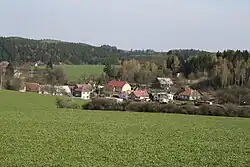 Celkový pohled od cesty do Radonína