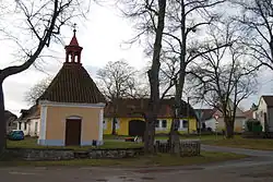 Rakovice. Kaple na návsi. (5).jpg