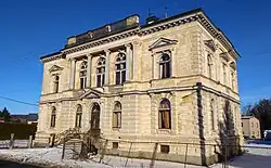 Budova bývalé spořitelny v Raspenavě v lednu 2024