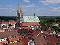 Pohled z radniční věže na kostel sv. Petra a Pavla