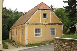 Rectory no. 2 near Church of the Visitation of Our Lady in Hluboké Mašůvky, Znojmo District.jpg