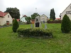 Pomník padlých z I. světové války na návsi