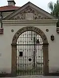 Vstupní brána k hřbitovu a k synagoze Remu