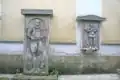 renesanční náhrobky u kostela