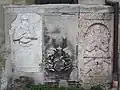 Renesanční náhrobky ve zdi kostela