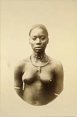 Žena kmene Mangbetu, 1877–1880