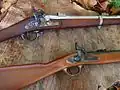 Muškety Springfield a Enfield odpalované perkusní zápalkou.