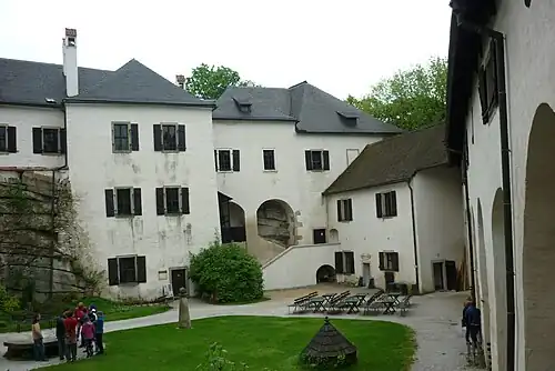 Nádvoří