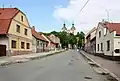 Husova ulice s kostelem svatého Havla v pozadí