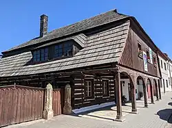 Rožďalovice - čp. 30 v Husově ulici, dnes infocentrum a galerie Melantrich (stav červen 2023) (1).jpg