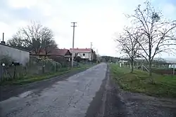 pohled na hlavní silnici