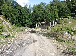 Kamenitá horská silnice do Pschu
