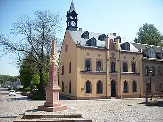 Poštovní milník a špitál
