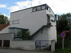 Rodinný_dům_(Valašské_Meziříčí),_Kupkova_20,_Valašské_Meziříčí_-_pohled_od_křižovatky.JPG