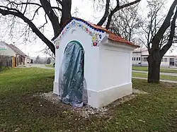 Rohatec, kaple ve Školní ulici.jpg