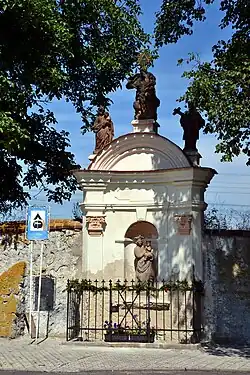 Rokle - Výklenková kaplička.jpg