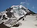 Uprostřed 730 m vysoký ledopád na Rooseveltově ledovci