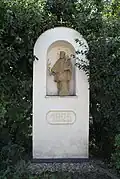 Výklenková kaplička se sochou svatého Jana Nepomuckého