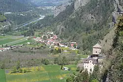 Rothenbrunnen s hradem Ortenstein