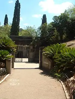 Vstup k hrobce rodiny Rothschildů na Ramat ha-Nadiv