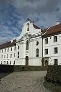 Portál kostela