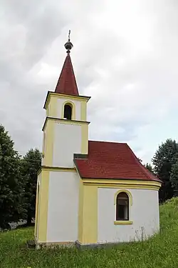 Kaplička v Roudném (z boku)