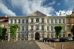 Novorenesanční budova radnice na Karlově náměstí v Roudnici nad Labem
