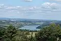 Výhled k severu na konec vzdutí nádrže Slezská Harta
