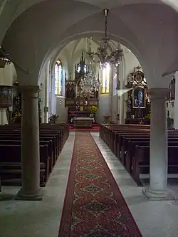 Interiér kostela sv. Václava v Rovensku pod Troskami