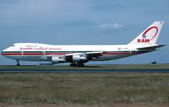 Boeing 747-200B společnosti Royal Air Maroc na letišti Charlese de Gaulla v roce 1996.