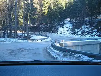 Rozcestí silnic III/28626 a III/26824 Prakovice v katastru obce Benecko