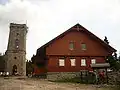 Horská bouda u rozhledny