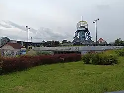 Exteriér ve dne