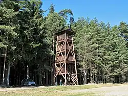 Rozhledna na kraji lesa u Radětic
