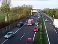 Stání na krajnicích pro umožnění průjezdu hasičů na dálnici D5 u Rudné