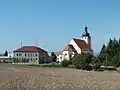 Základní škola a kostel svatého Víta