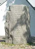 Runový kámen vztyčený na počest Thyry, přední část