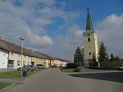 Náves s kostelem svatého Bartoloměje