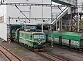 Lokomotiva 184.504 při nakládce soupravy