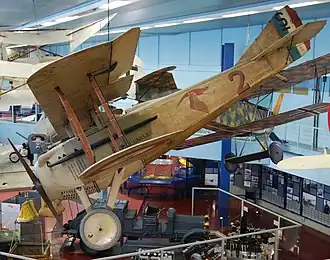 Slavný SPAD S.VII Vieux Charles (S.254) Georgese Guynemera v Muzeu letectví v Le Bourget