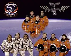 Posádka STS-102 s posádkami ISS Expedice 1 a 2