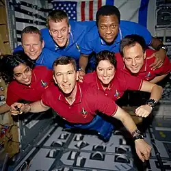 Skupina astronautů ve stavu beztíže