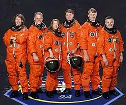 Zleva: Sandra Magnusová, David Wolf, Pamela Melroyová, Jeffrey Ashby, Piers Sellers a Fjodor Jurčichin
