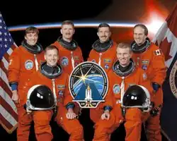 Zleva: Heidemarie M. Stefanyshyn-Piperová, Christopher J. Ferguson, Joseph R. Tanner, Daniel C. Burbank, Brent W. Jett, Jr., Steven MacLean