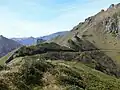 Pohled na sedlo 2283 m z úbočí Kazatrenilo