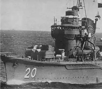 127mm kanón typu 3. roku v dvouhlavňové lafetaci modelu B na přídi torpédoborce Sagiri (II. série Fubuki). Na vrcholu můstku se nachází věžička zaměřovače pro 127mm kanóny s dvoumetrovým dálkoměrem na samostatné platformě za věžičkou[1]