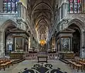 Transept směrem k chóru a apsidě