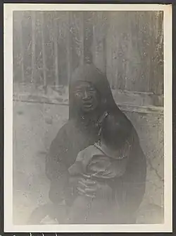 Salar wife and baby from Xunhua