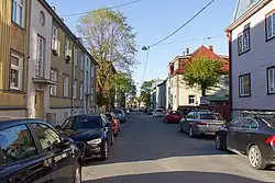 Typická dřevěná zástavba v Kalamaji